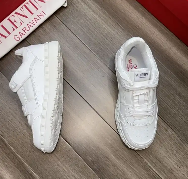 hype Valentino Sneakers