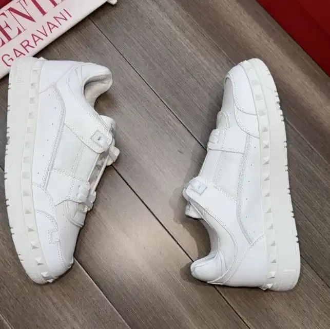 hype Valentino Sneakers