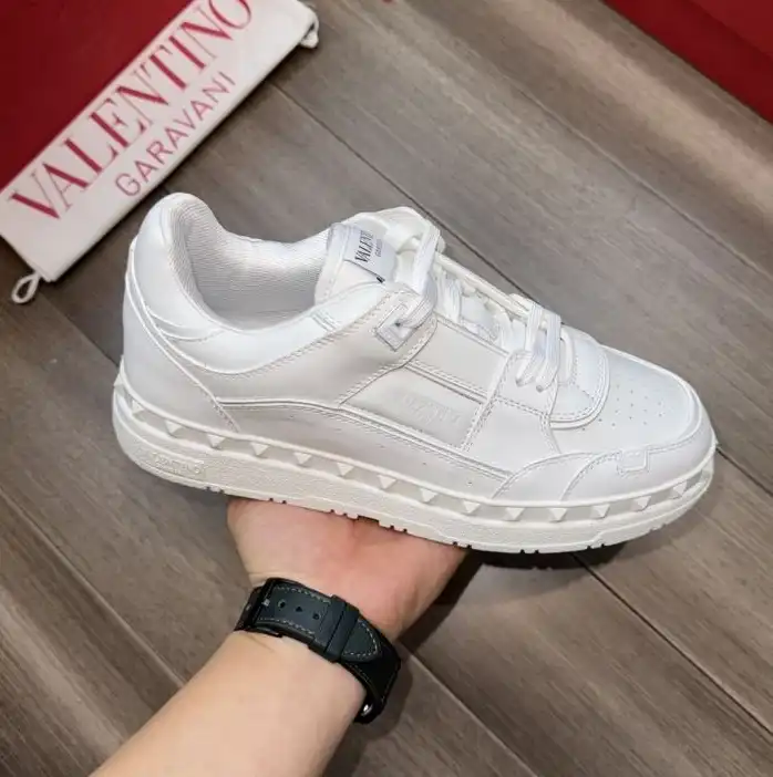 hype Valentino Sneakers