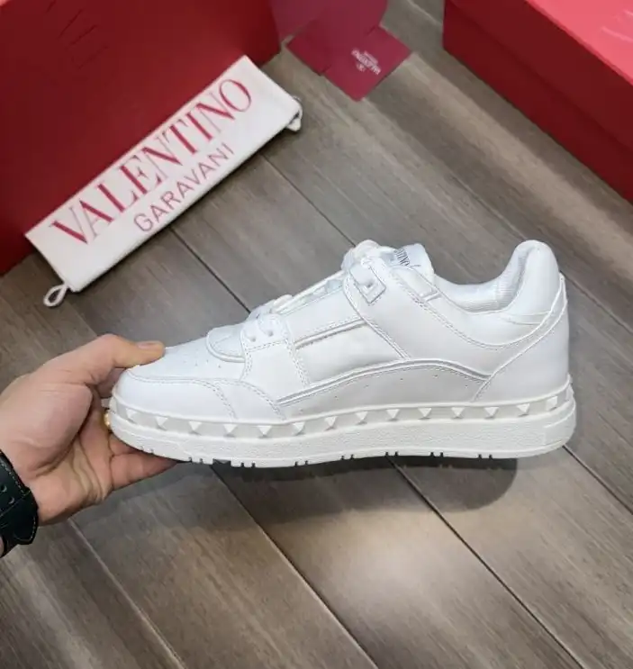 hype Valentino Sneakers