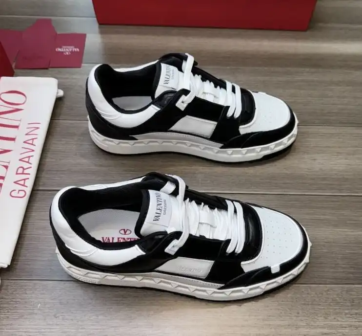 hype Valentino Sneakers