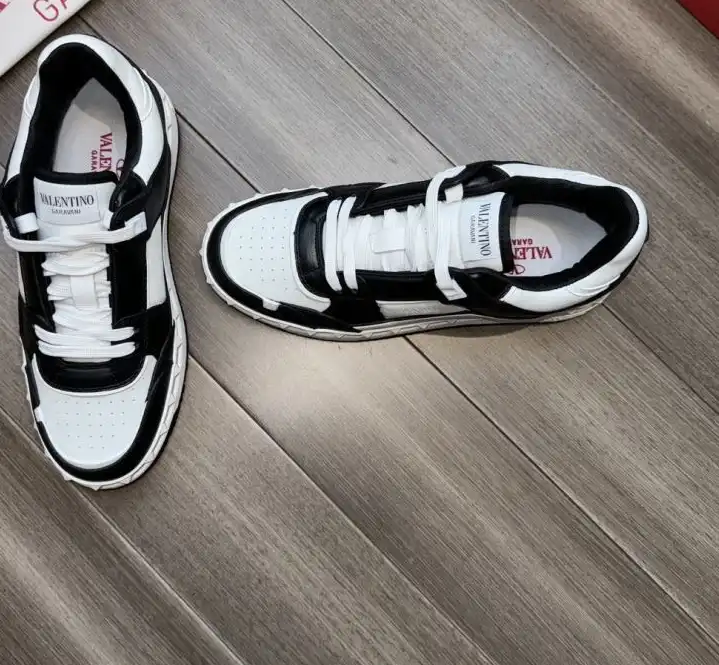 hype Valentino Sneakers