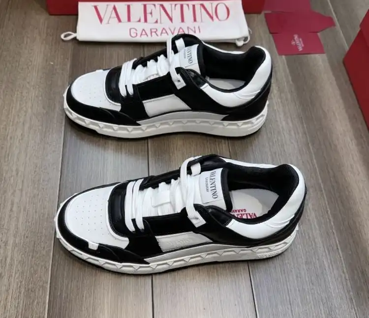 hype Valentino Sneakers