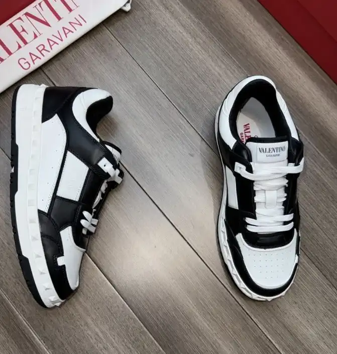 hype Valentino Sneakers