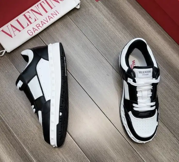 hype Valentino Sneakers