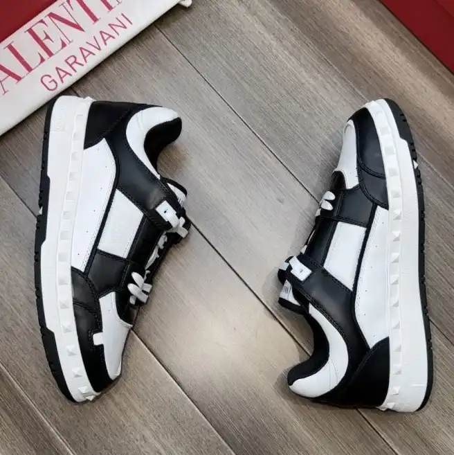 hype Valentino Sneakers