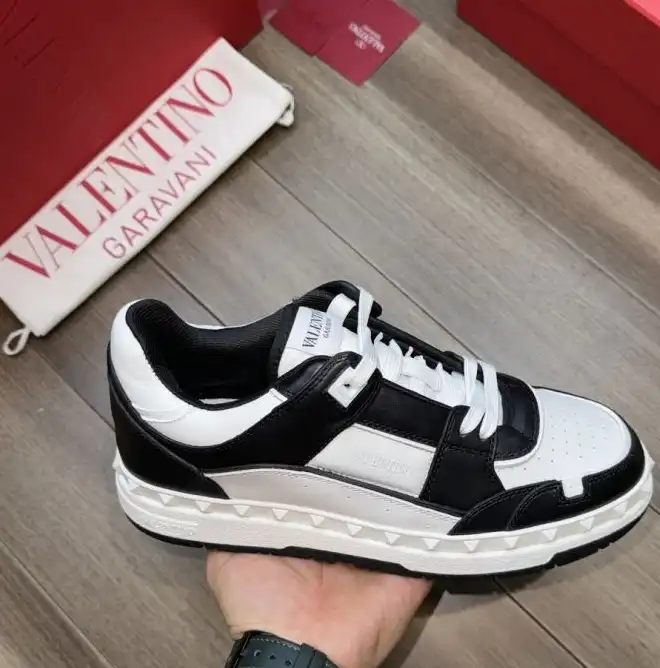 hype Valentino Sneakers