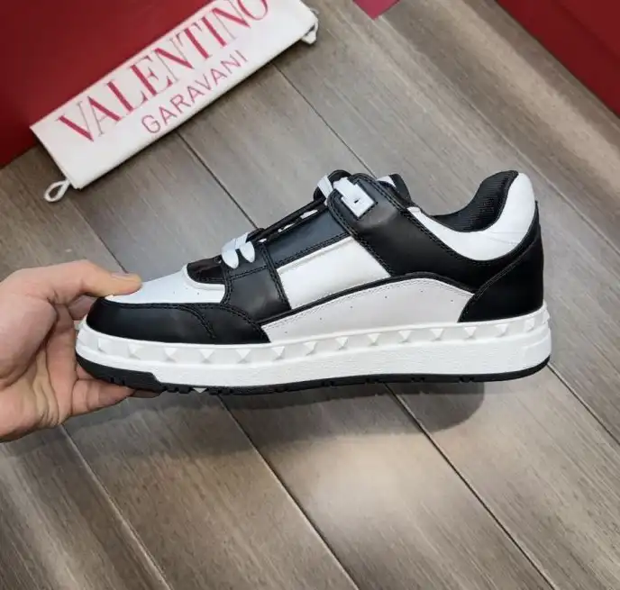 hype Valentino Sneakers