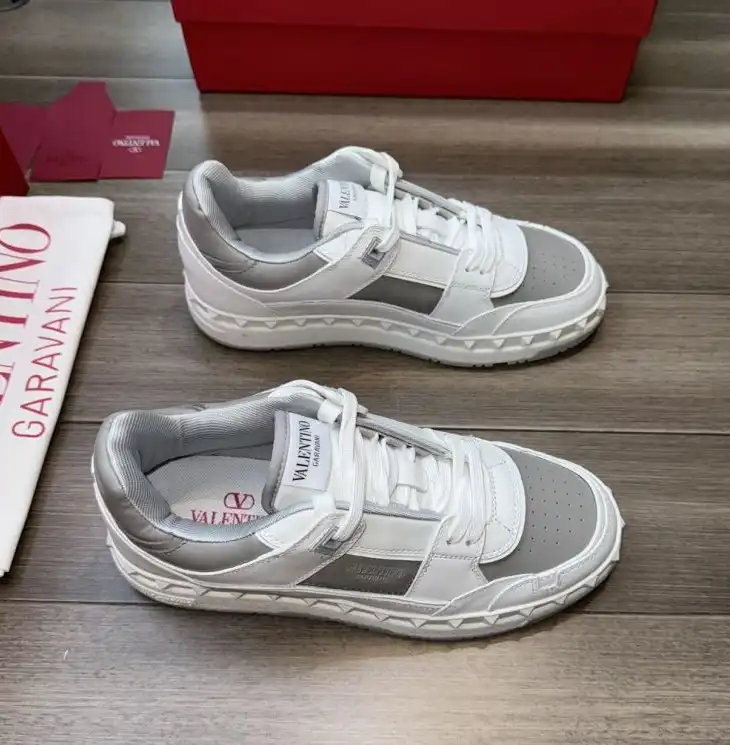 hype Valentino Sneakers