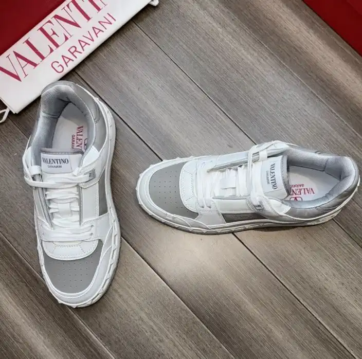 hype Valentino Sneakers