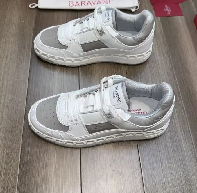 hype Valentino Sneakers