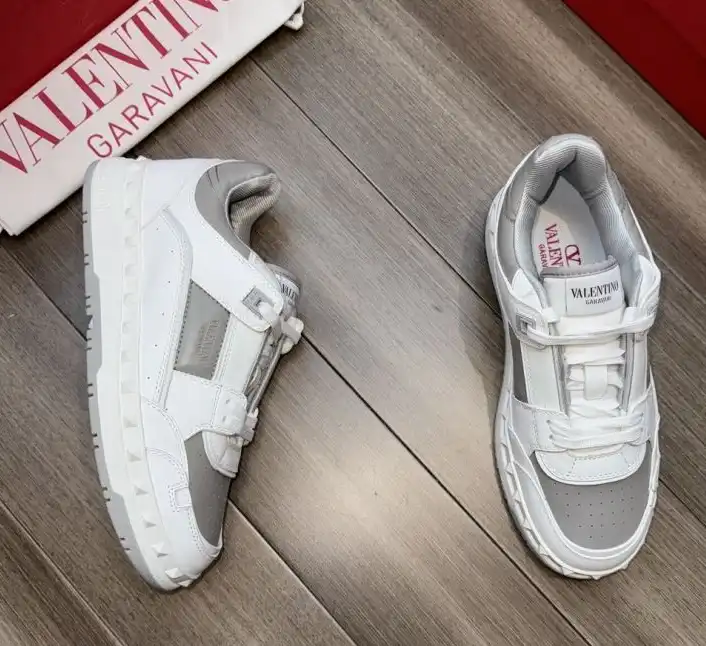 hype Valentino Sneakers