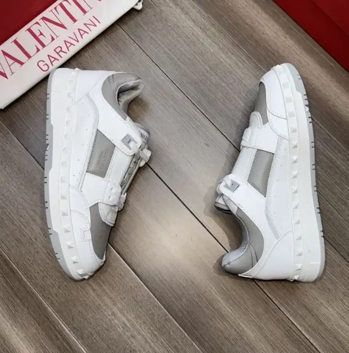 hype Valentino Sneakers