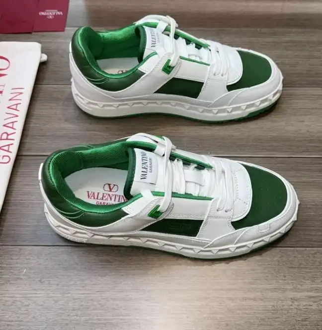 hype Valentino Sneakers