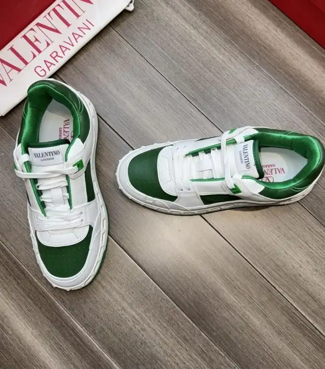 hype Valentino Sneakers