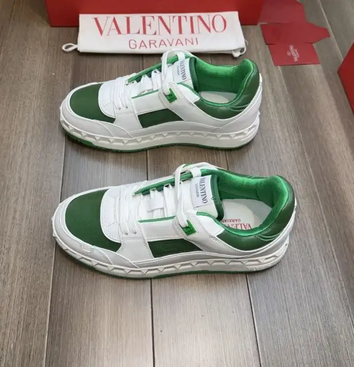 hype Valentino Sneakers