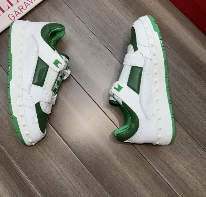 hype Valentino Sneakers