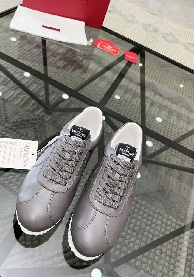 hype Valentino Sneakers