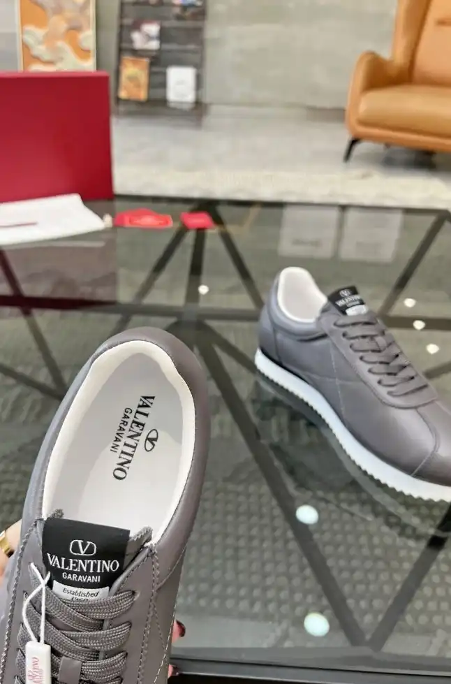 hype Valentino Sneakers