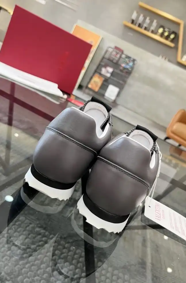 hype Valentino Sneakers