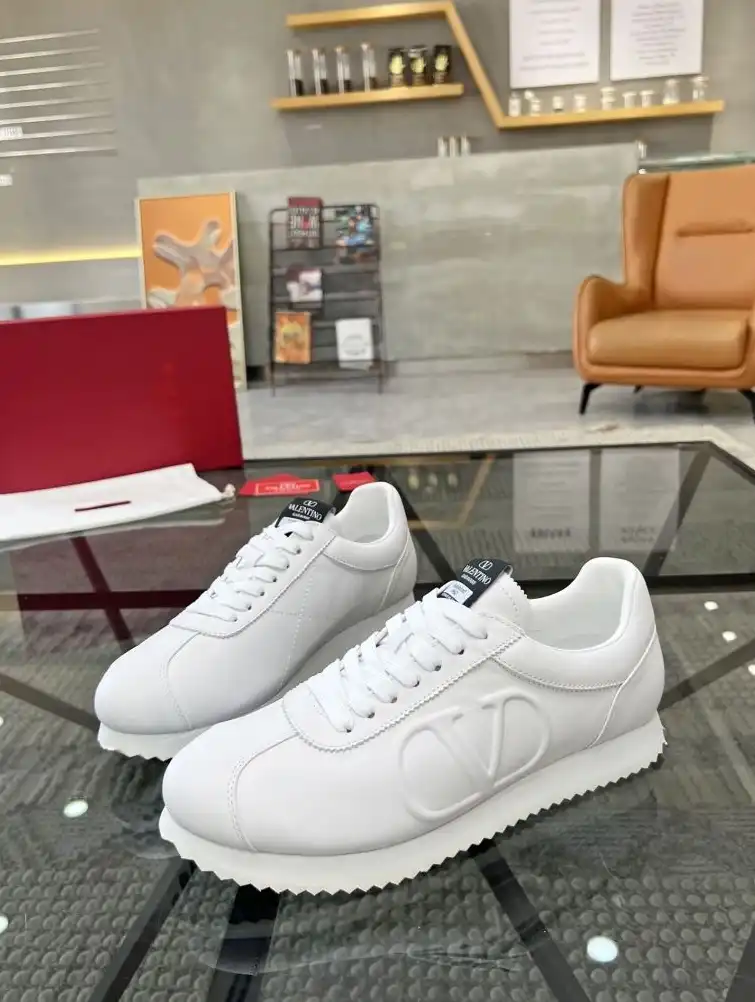 hype Valentino Sneakers