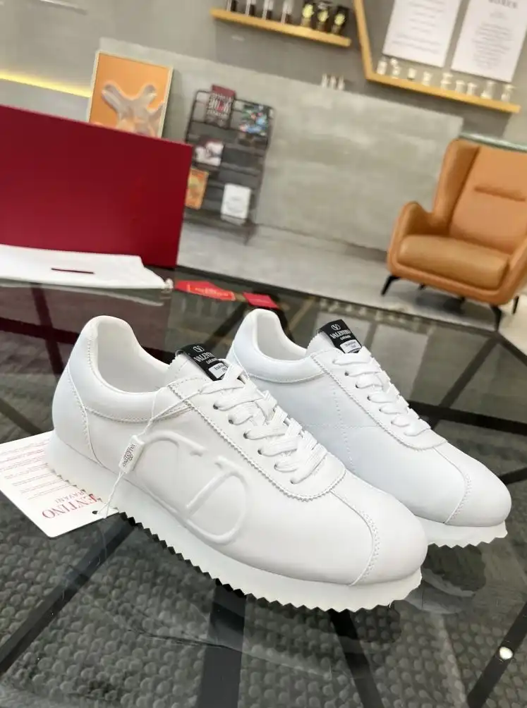 hype Valentino Sneakers