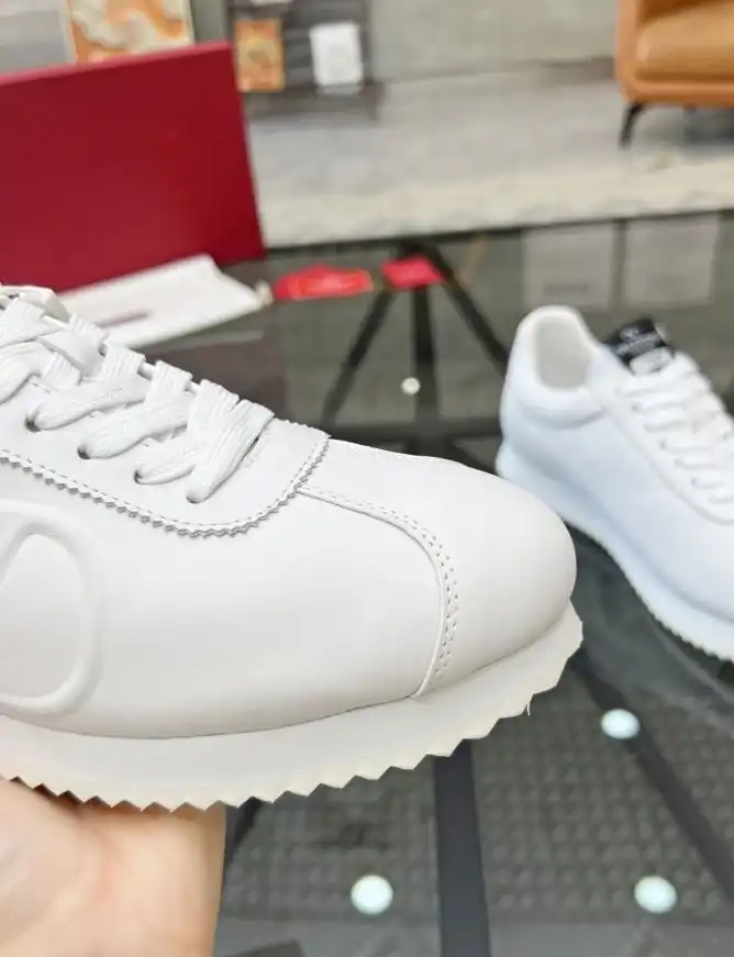 hype Valentino Sneakers