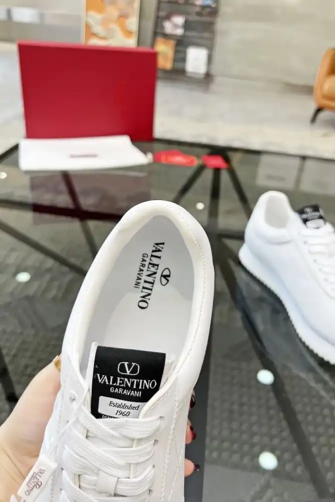 hype Valentino Sneakers