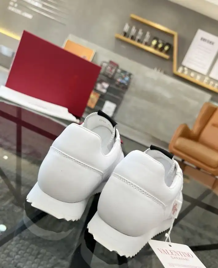 hype Valentino Sneakers