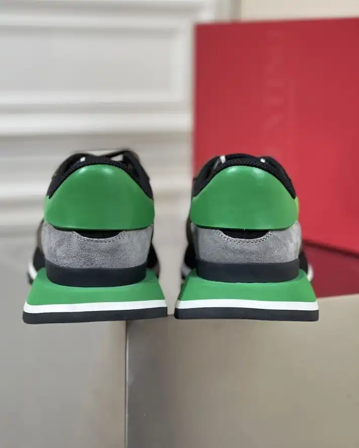 hype Valentino Sneakers