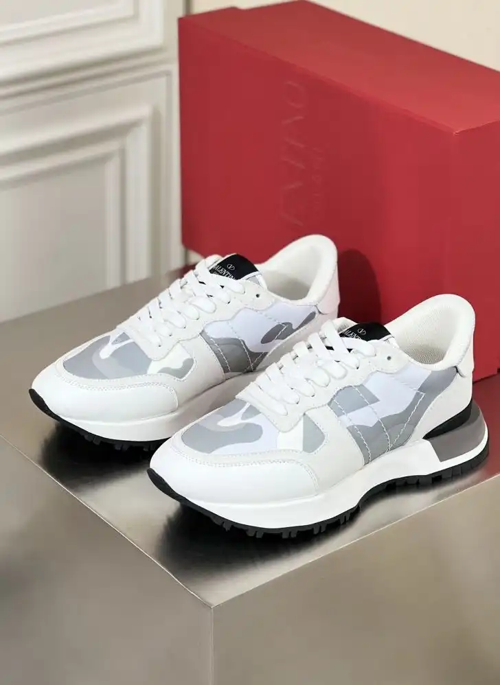 hype Valentino Sneakers