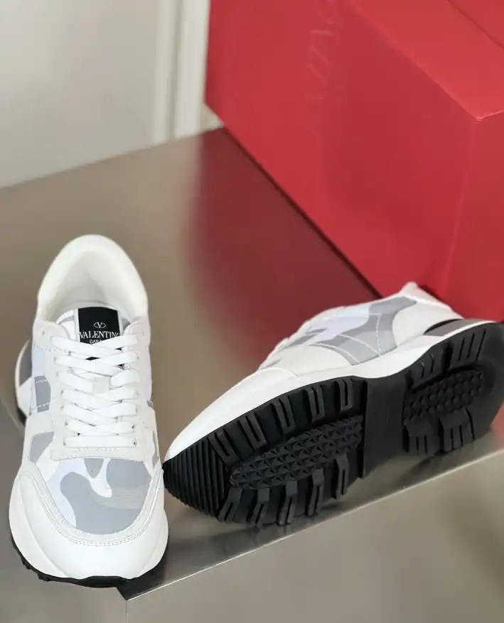 hype Valentino Sneakers