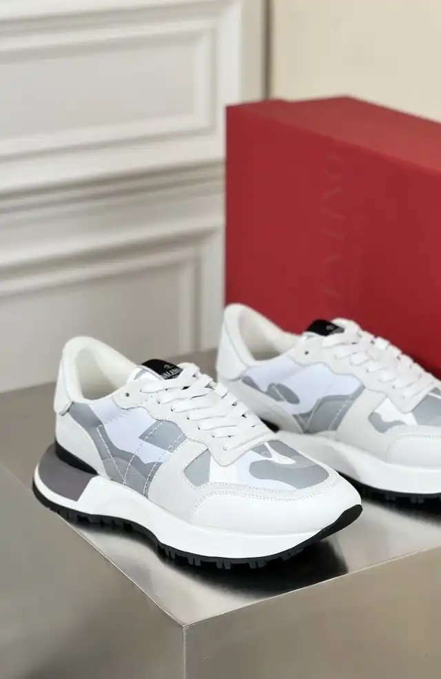 hype Valentino Sneakers