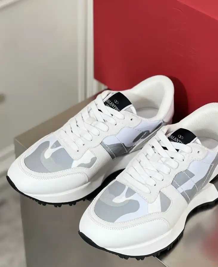 hype Valentino Sneakers