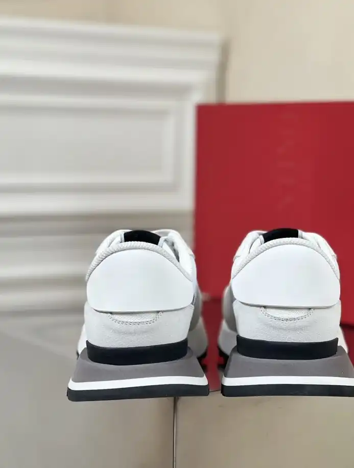 hype Valentino Sneakers