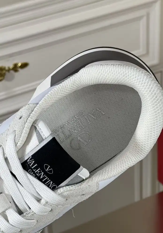 hype Valentino Sneakers