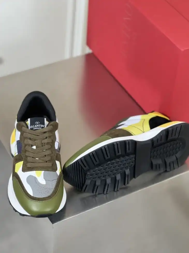 hype Valentino Sneakers