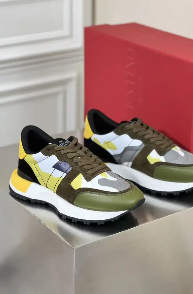 hype Valentino Sneakers