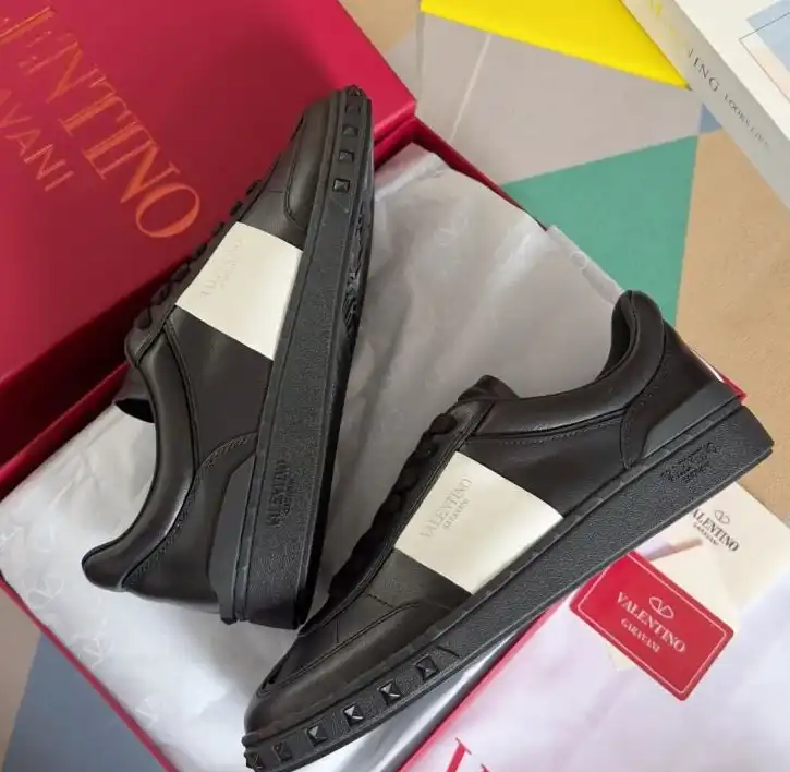 hype Valentino Sneakers