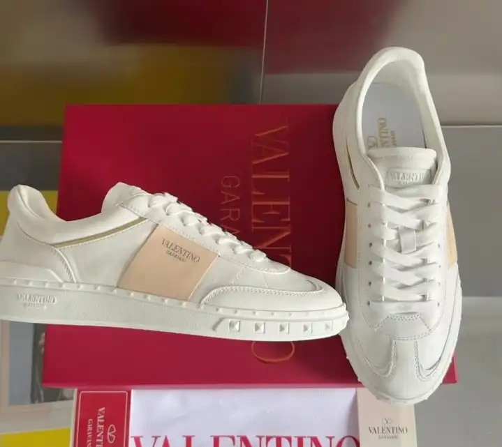 hype Valentino Sneakers