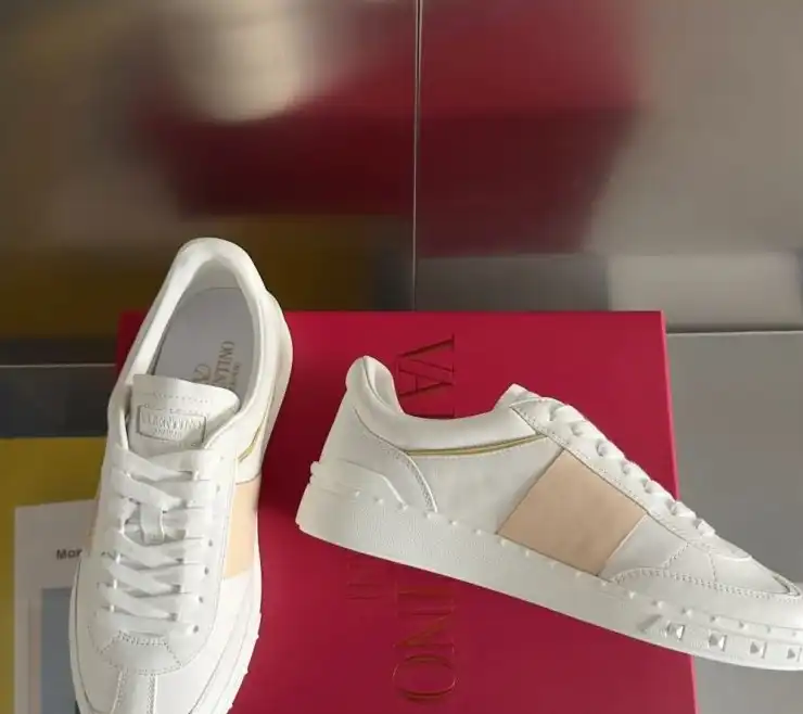 hype Valentino Sneakers