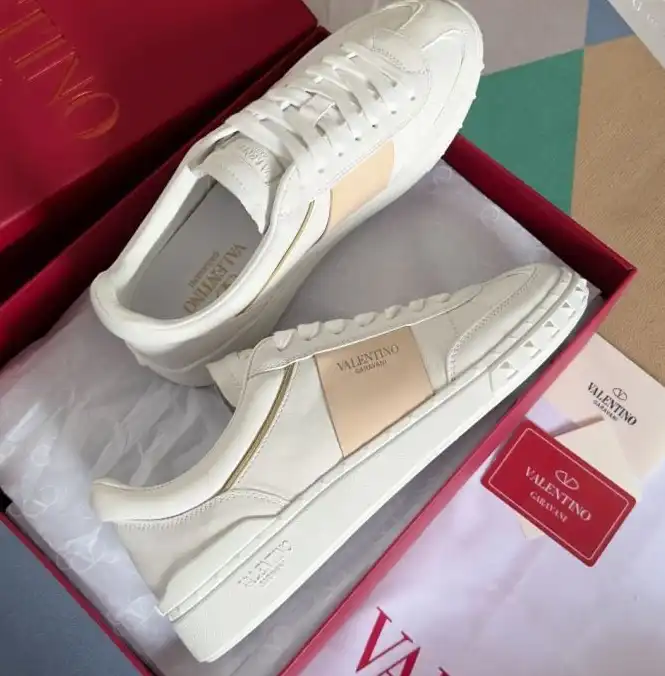 hype Valentino Sneakers