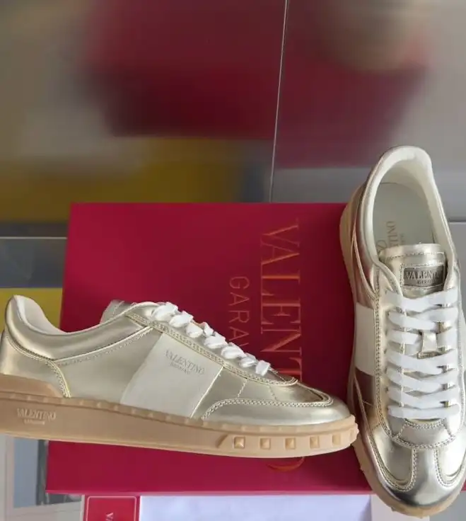 hype Valentino Sneakers