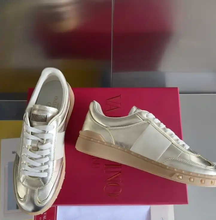 hype Valentino Sneakers