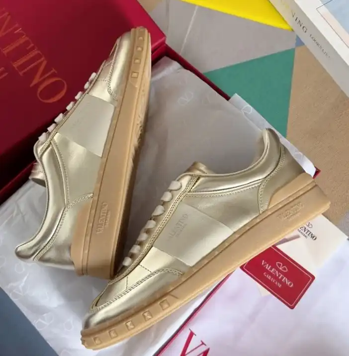 hype Valentino Sneakers