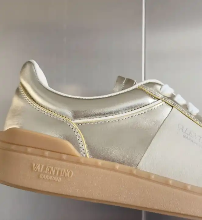 hype Valentino Sneakers