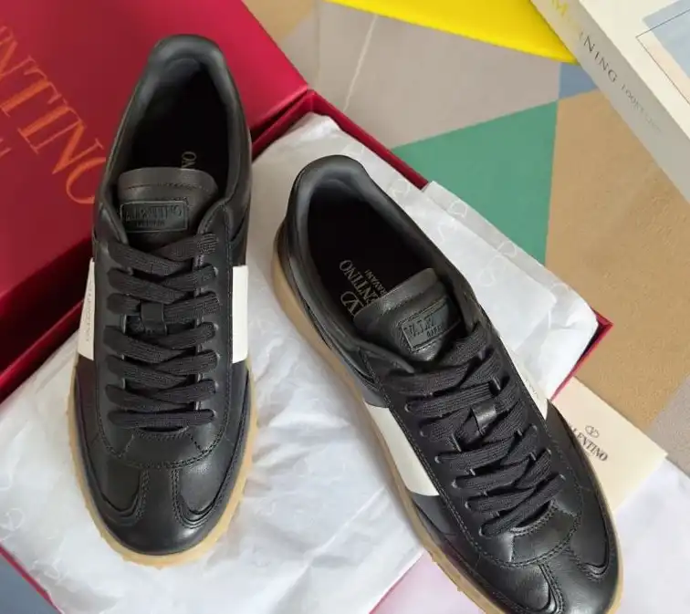 hype Valentino Sneakers