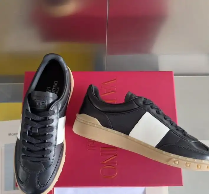 hype Valentino Sneakers