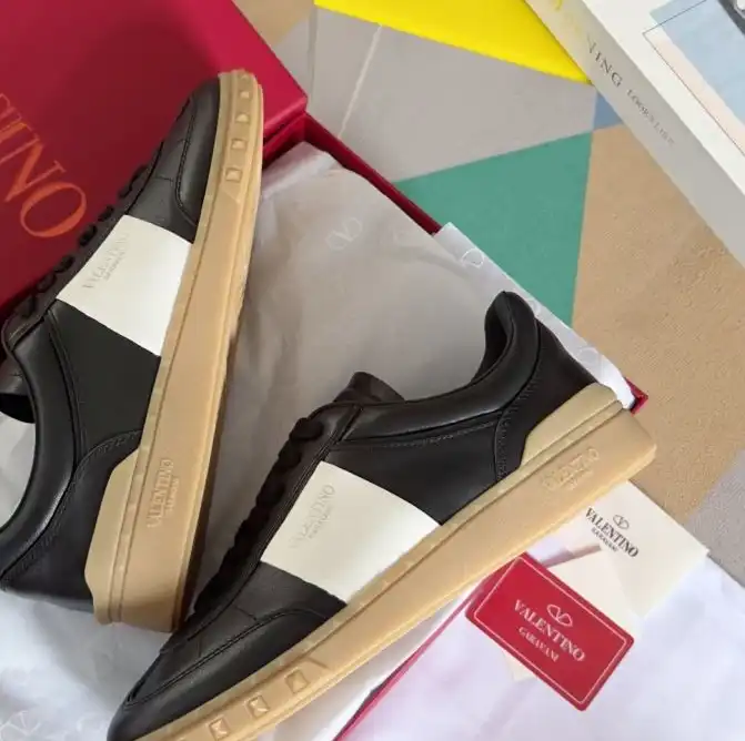 hype Valentino Sneakers