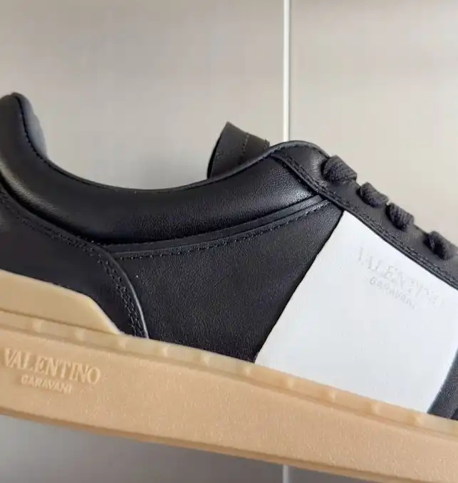 hype Valentino Sneakers